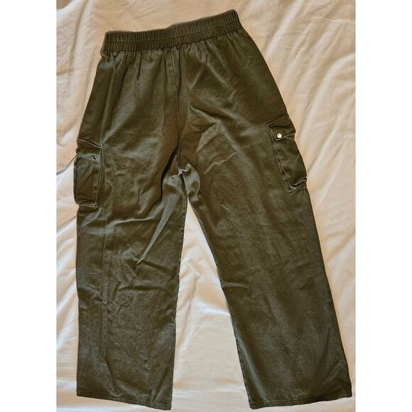 Prettylittlething Woman's Sz 6 Green Wide Leg Pull On Cargo Pants - Picture 7 of 8